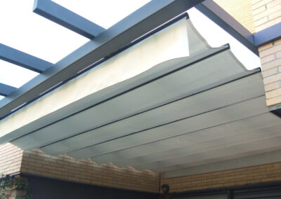 Techo pérgola cristal con toldo